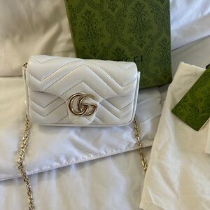 Gucci Elegant White Quilted Shoulder Bag